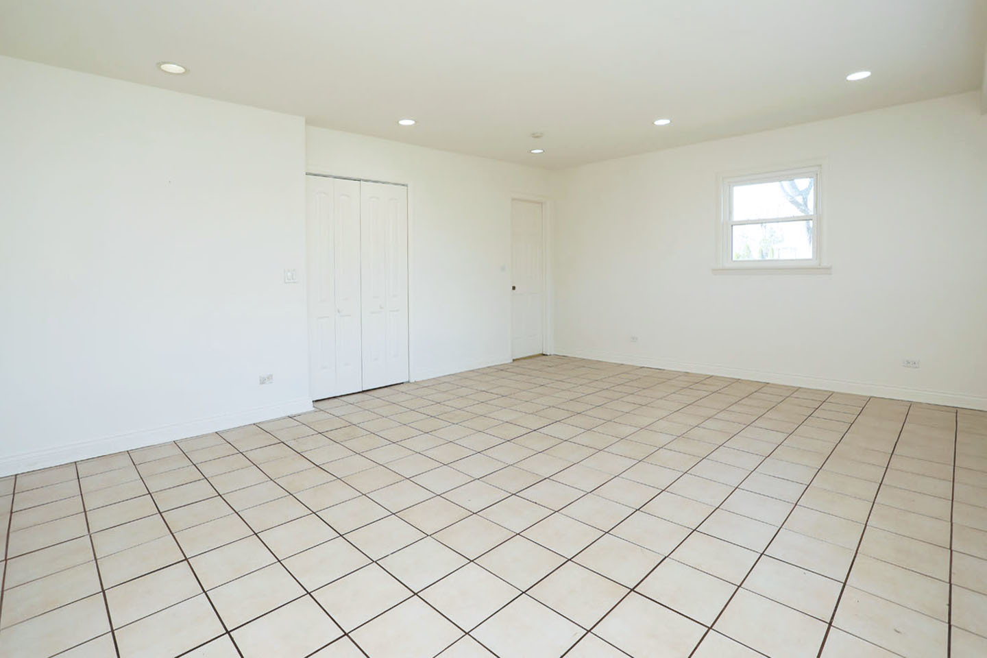 409 Lexington Drive, Schaumburg, IL 60173