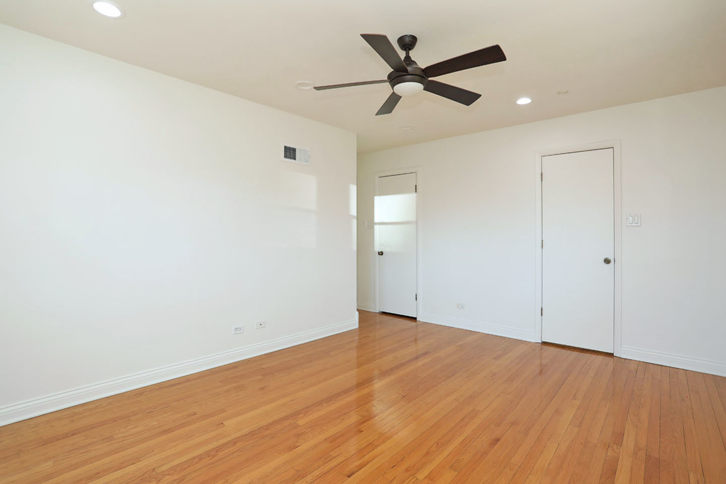 409 Lexington Drive, Schaumburg, IL 60173