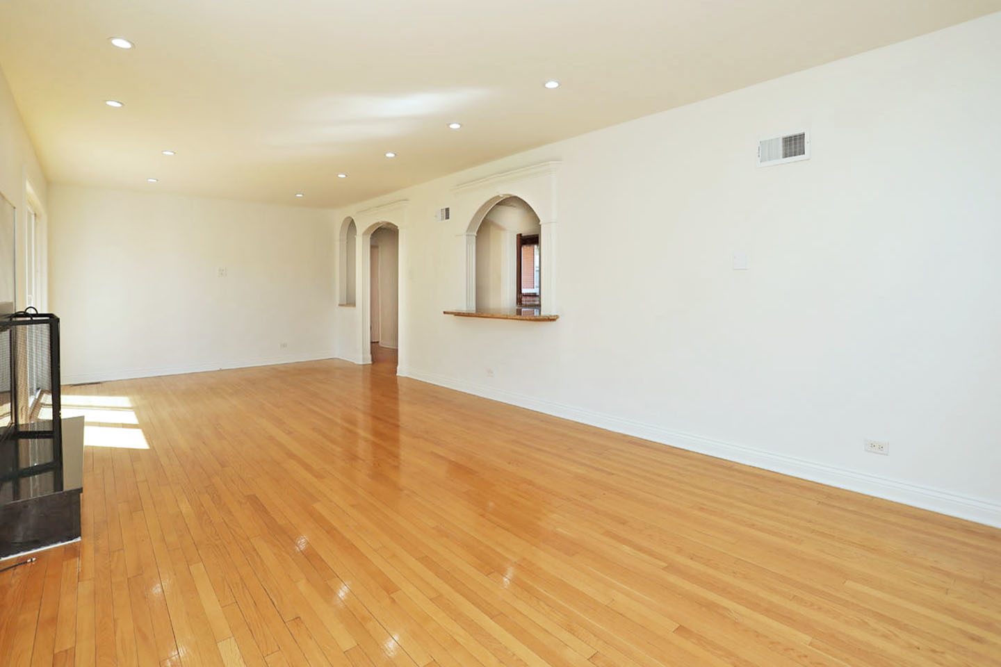 409 Lexington Drive, Schaumburg, IL 60173