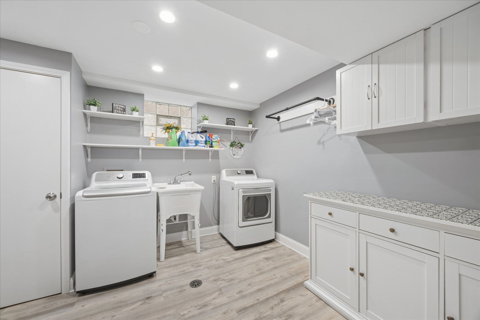 5446 S Rutherford Avenue, Chicago, IL 60638