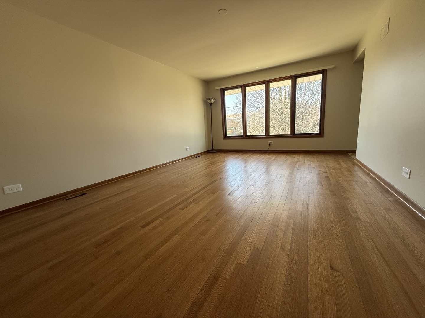 8301 Normandy Avenue, Burbank, IL 60459