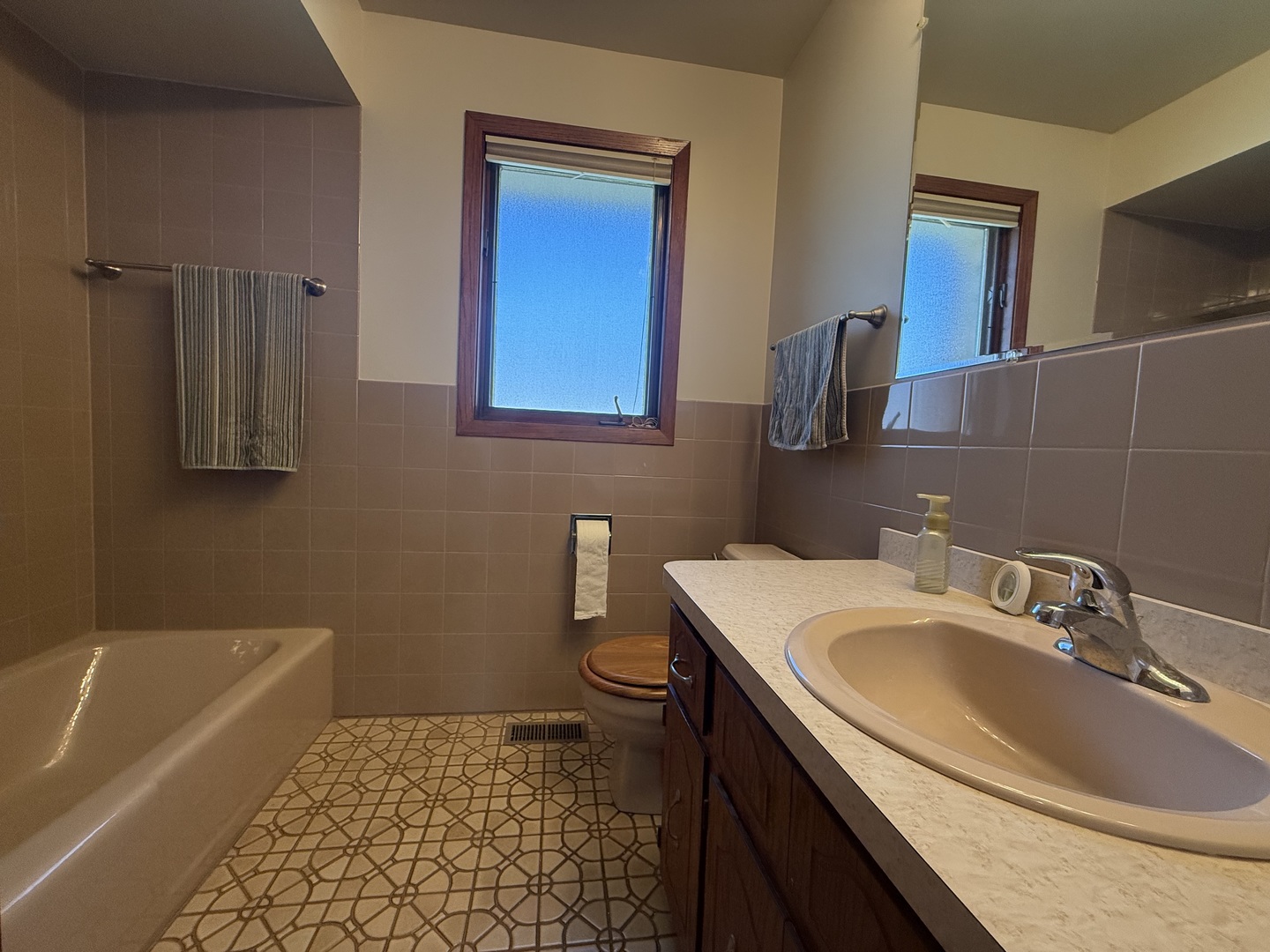 8301 Normandy Avenue, Burbank, IL 60459