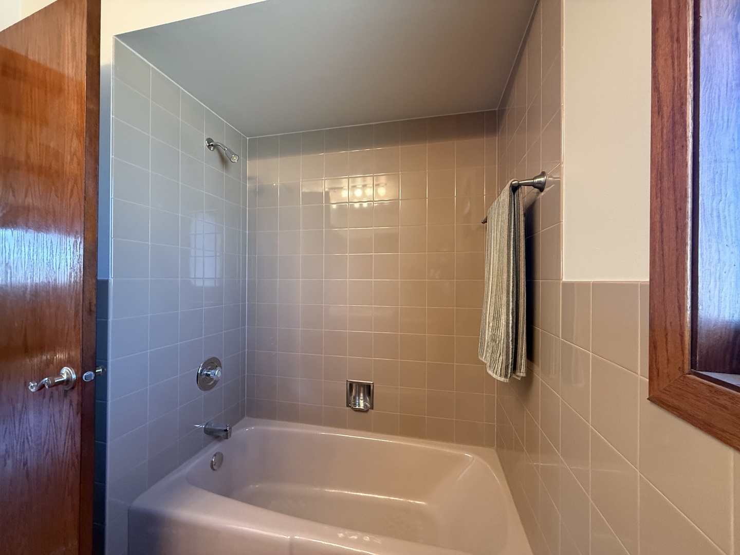 8301 Normandy Avenue, Burbank, IL 60459