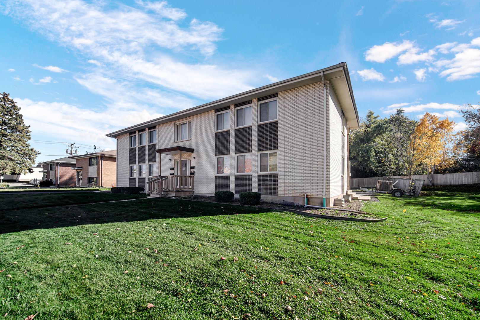 31 Wellington Avenue #2, Mundelein, IL 60060