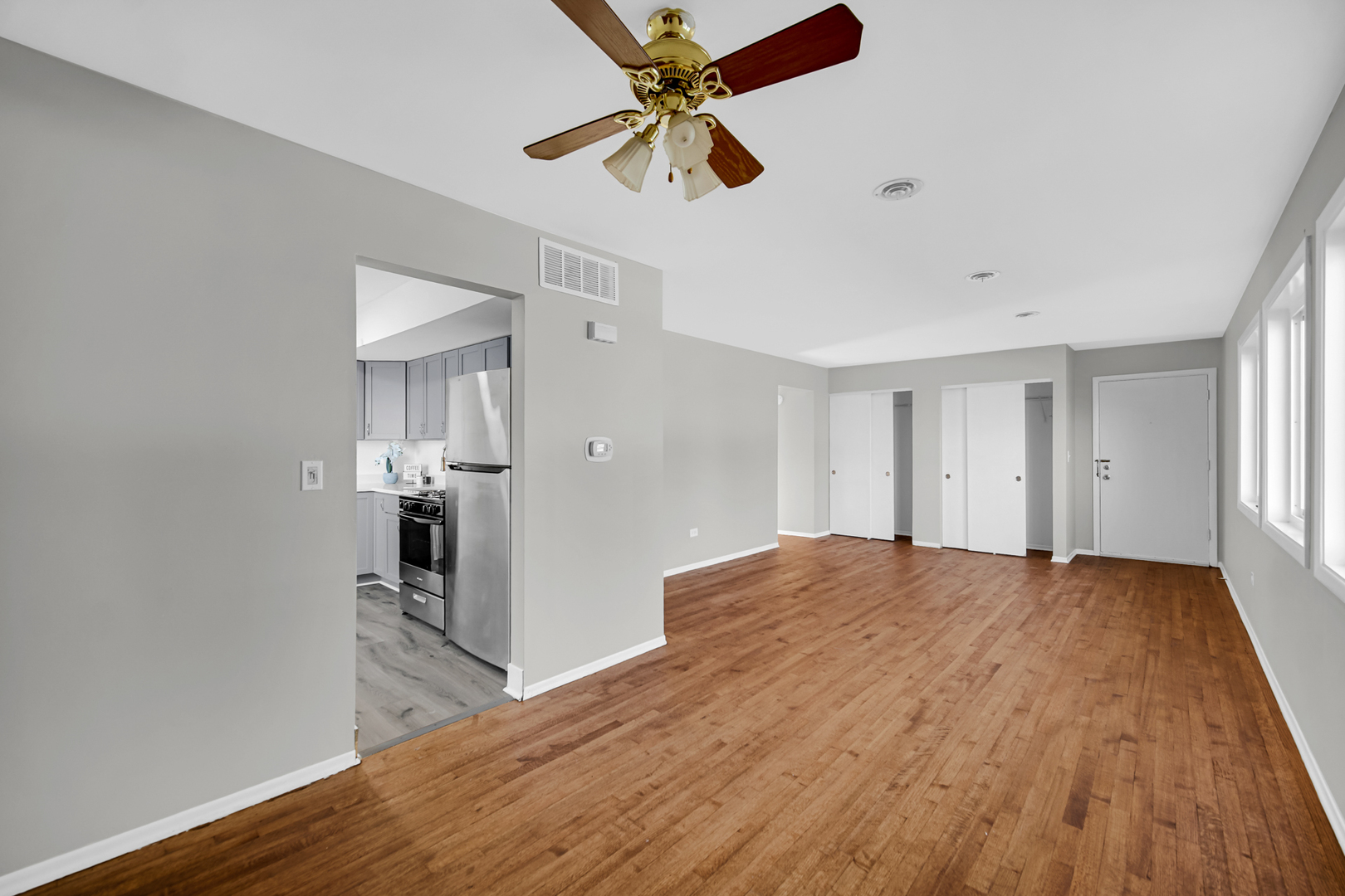 31 Wellington Avenue #2, Mundelein, IL 60060