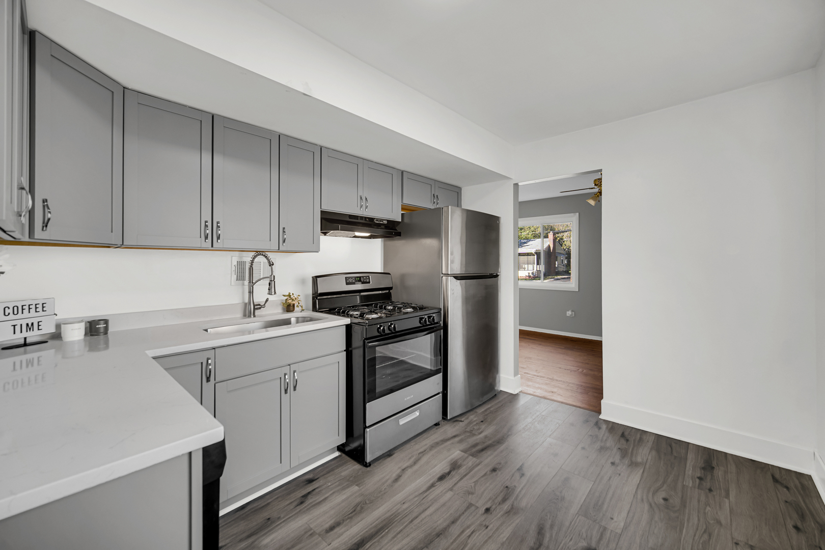 31 Wellington Avenue #2, Mundelein, IL 60060