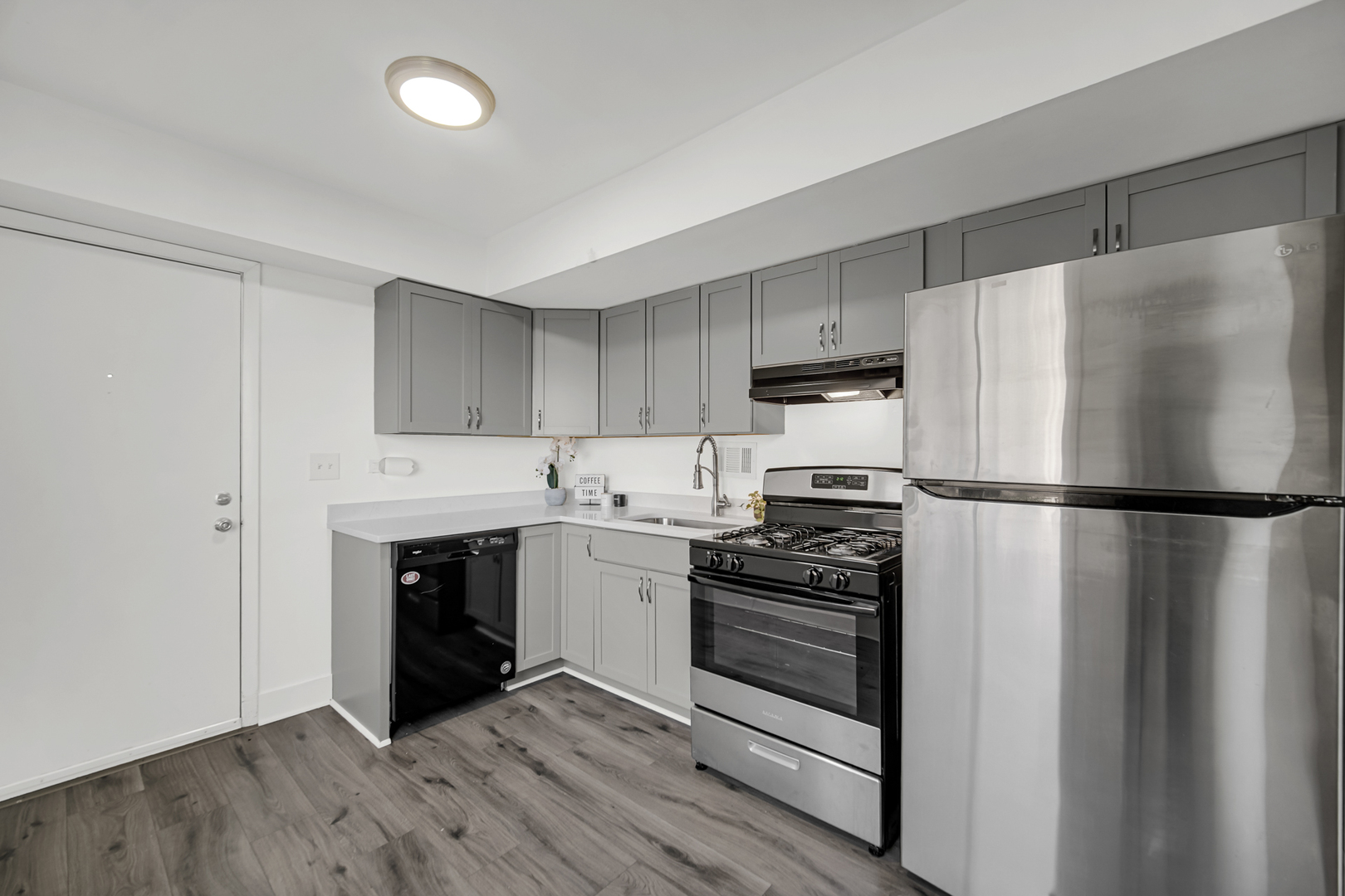 31 Wellington Avenue #2, Mundelein, IL 60060