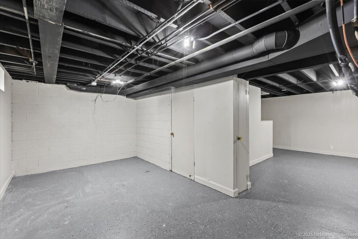 17740 Clyde Avenue, Lansing, IL 60438