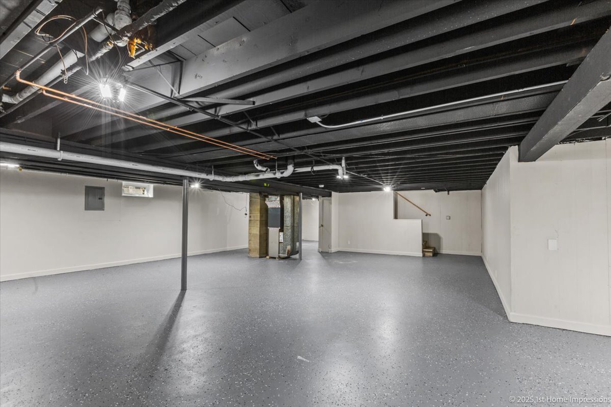 17740 Clyde Avenue, Lansing, IL 60438