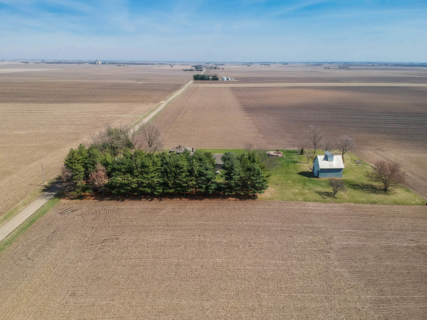 29679 Lagoon Road, Minier, IL 61759