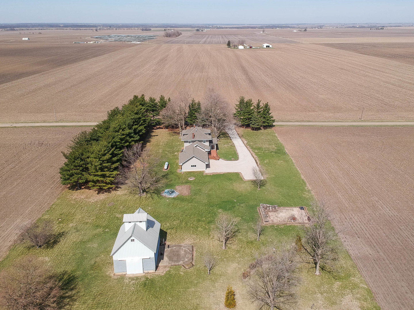 29679 Lagoon Road, Minier, IL 61759