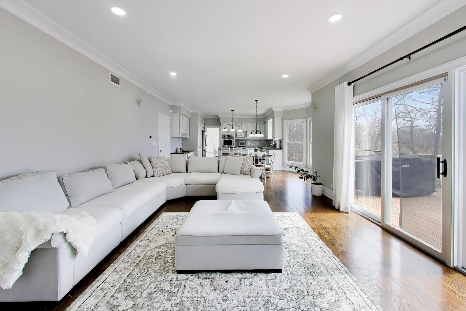 207 Lions Court, Lake Zurich, IL 60047