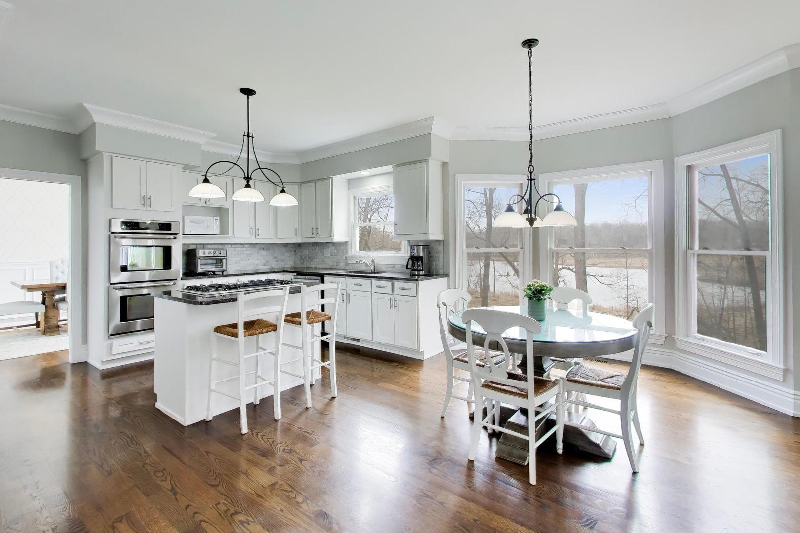 207 Lions Court, Lake Zurich, IL 60047