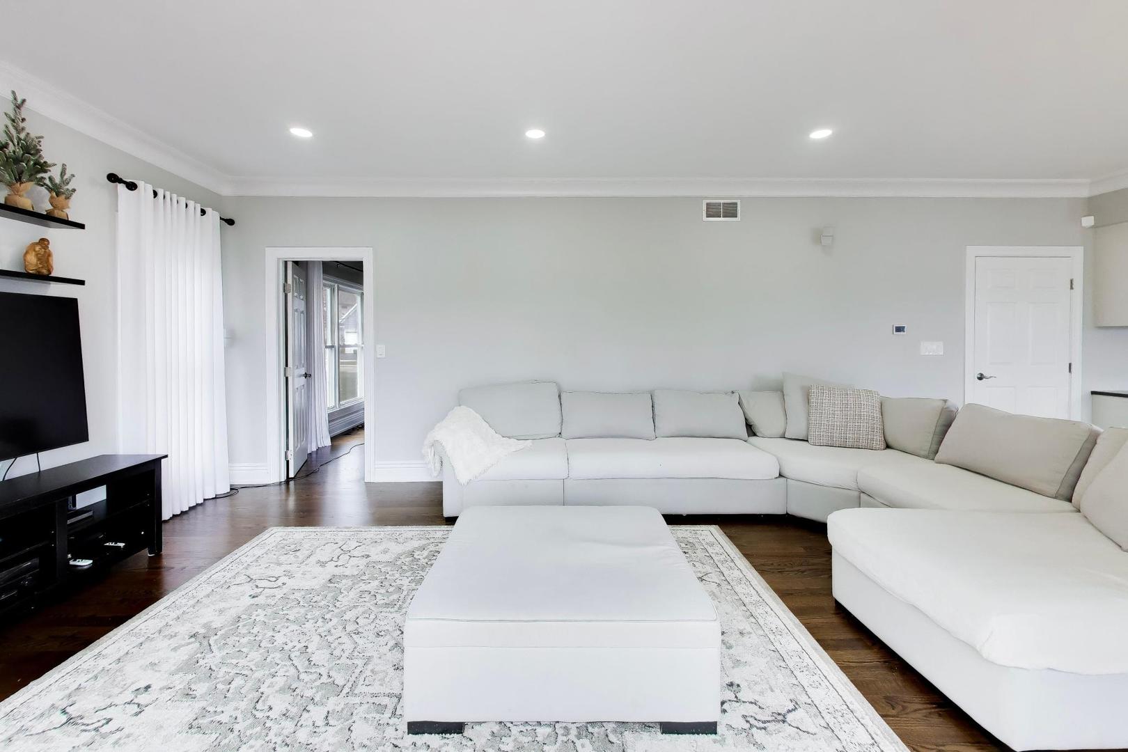 207 Lions Court, Lake Zurich, IL 60047