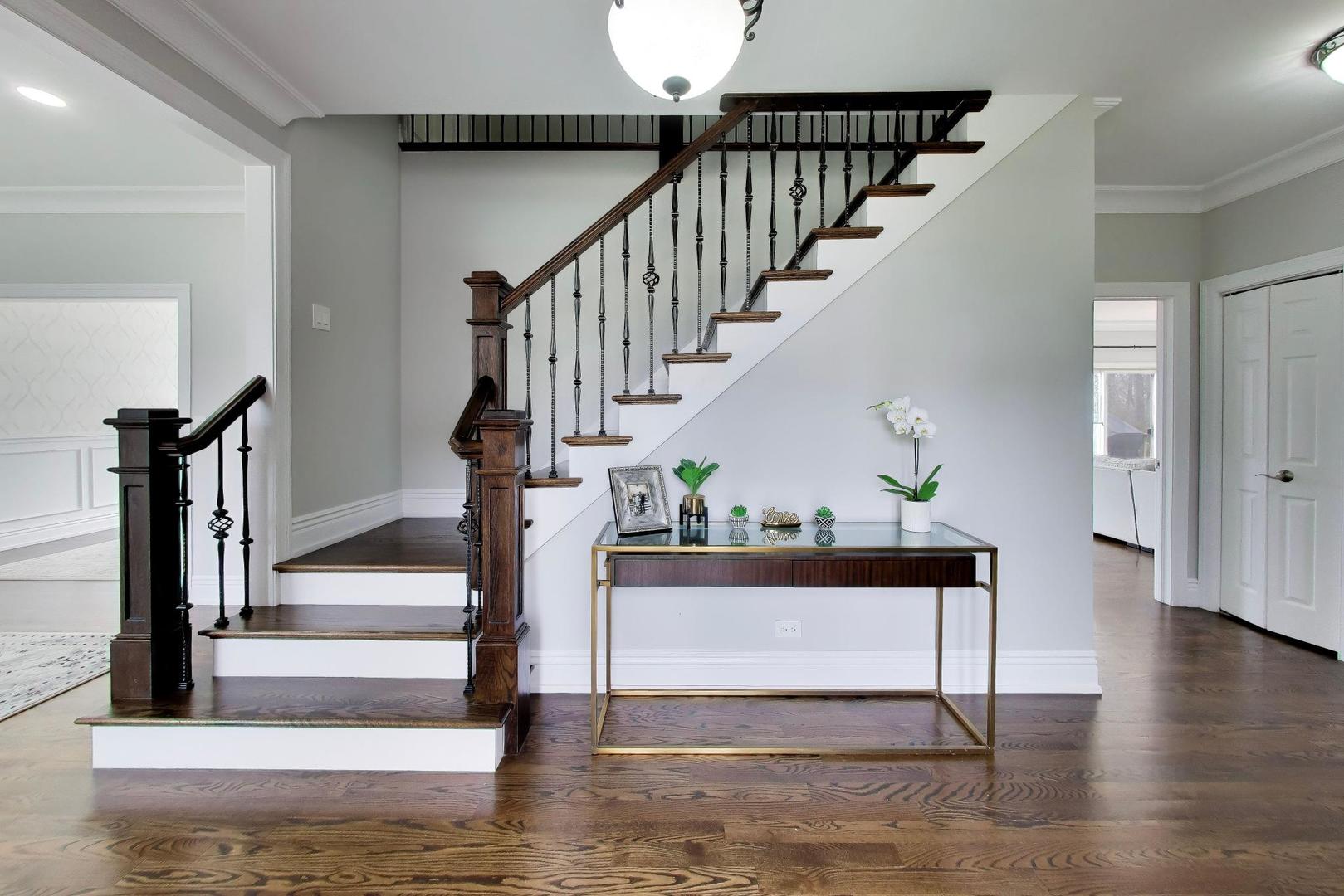 207 Lions Court, Lake Zurich, IL 60047