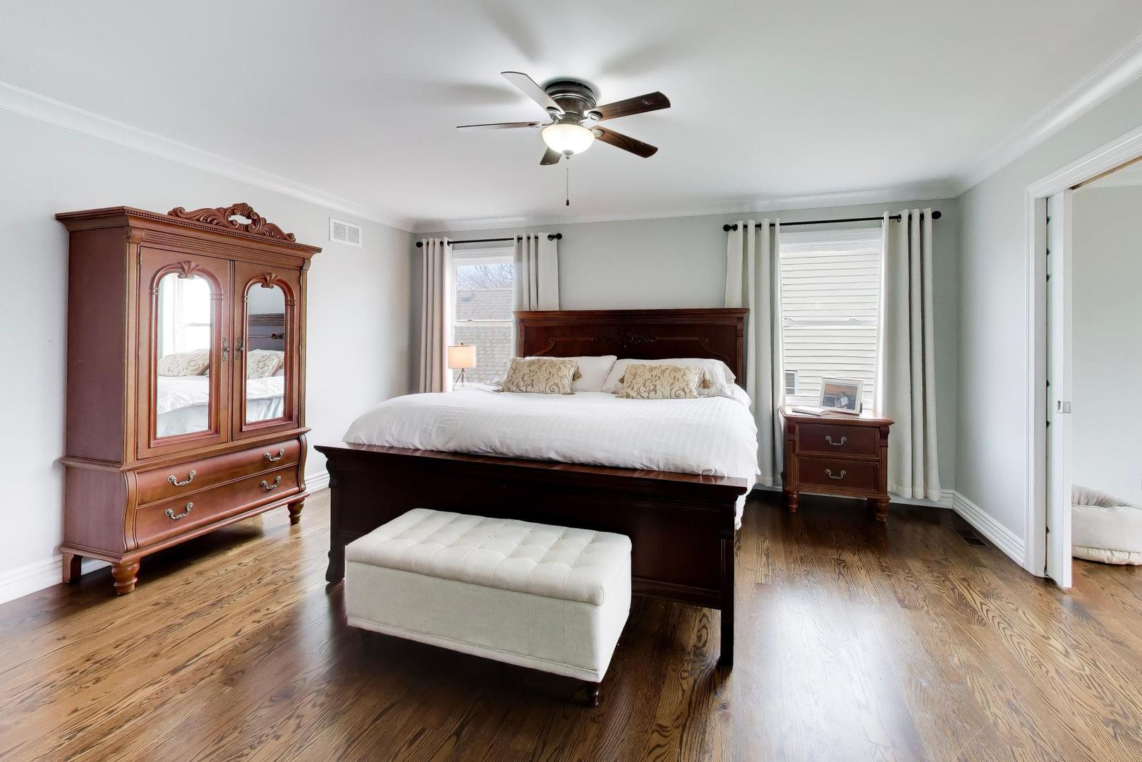 207 Lions Court, Lake Zurich, IL 60047