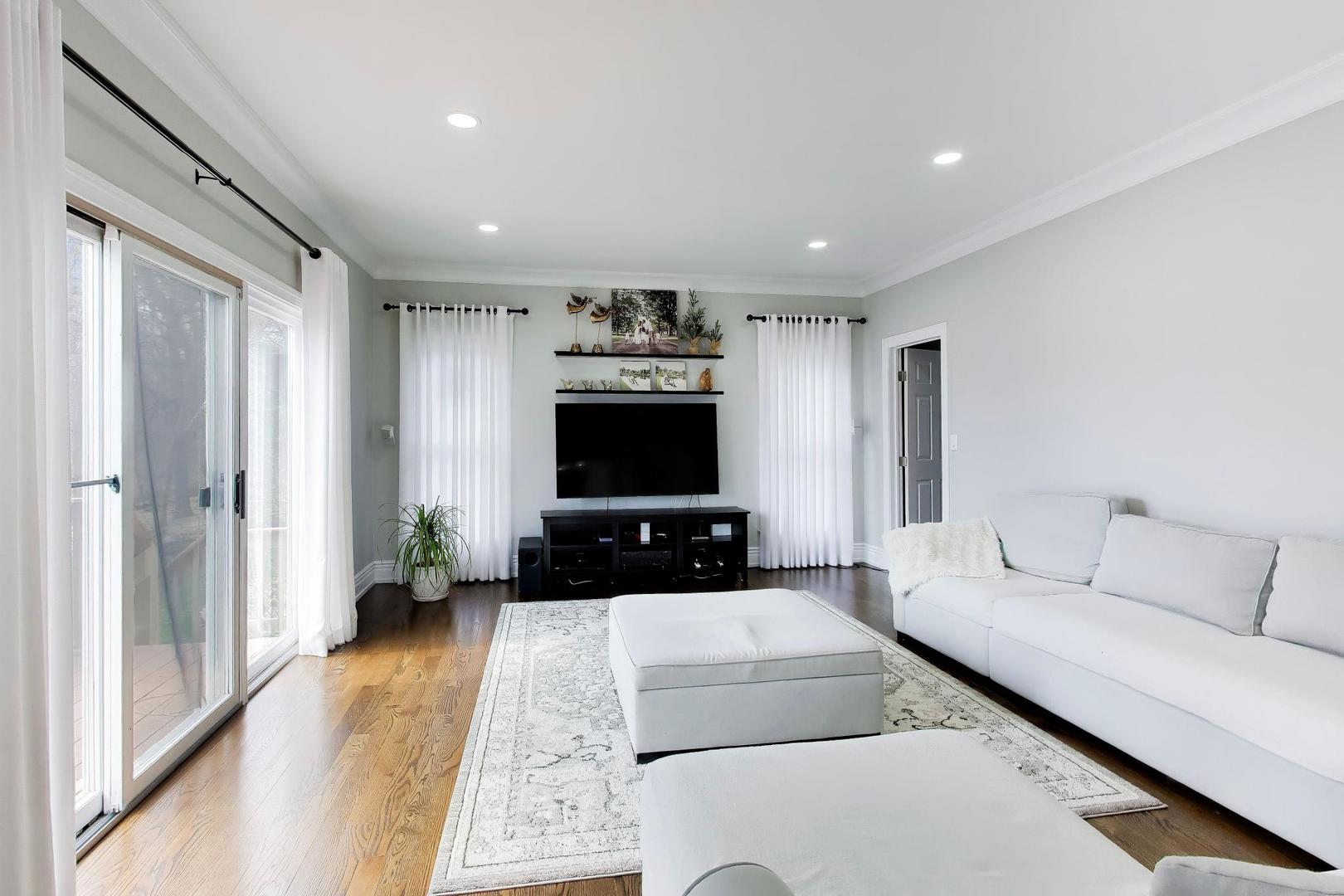 207 Lions Court, Lake Zurich, IL 60047