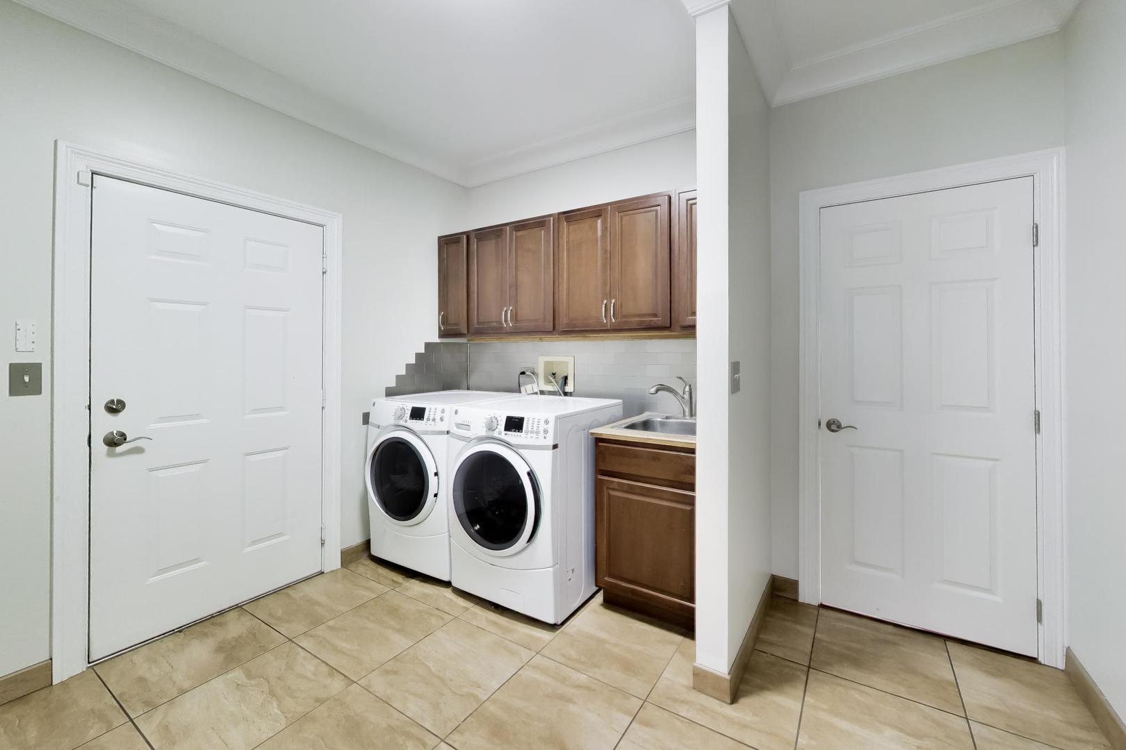 207 Lions Court, Lake Zurich, IL 60047