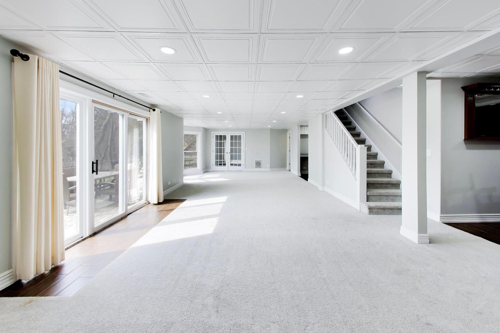 207 Lions Court, Lake Zurich, IL 60047