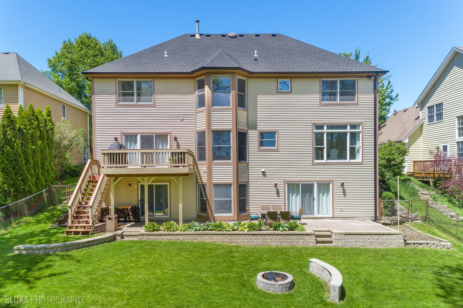 207 Lions Court, Lake Zurich, IL 60047