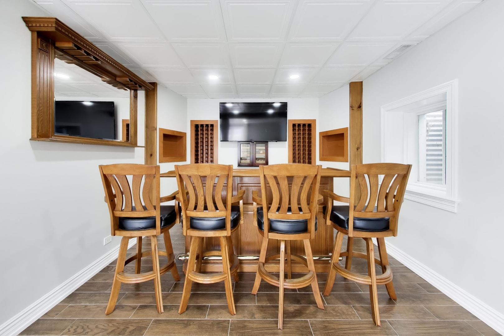 207 Lions Court, Lake Zurich, IL 60047