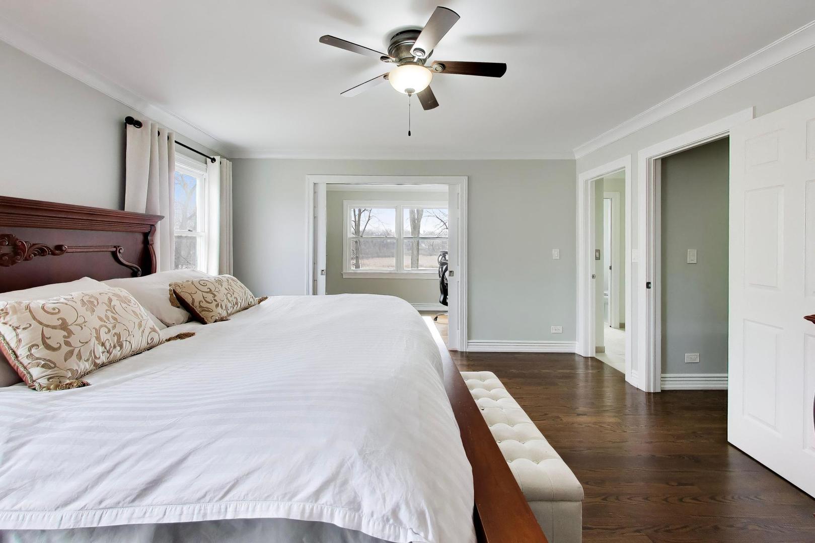 207 Lions Court, Lake Zurich, IL 60047