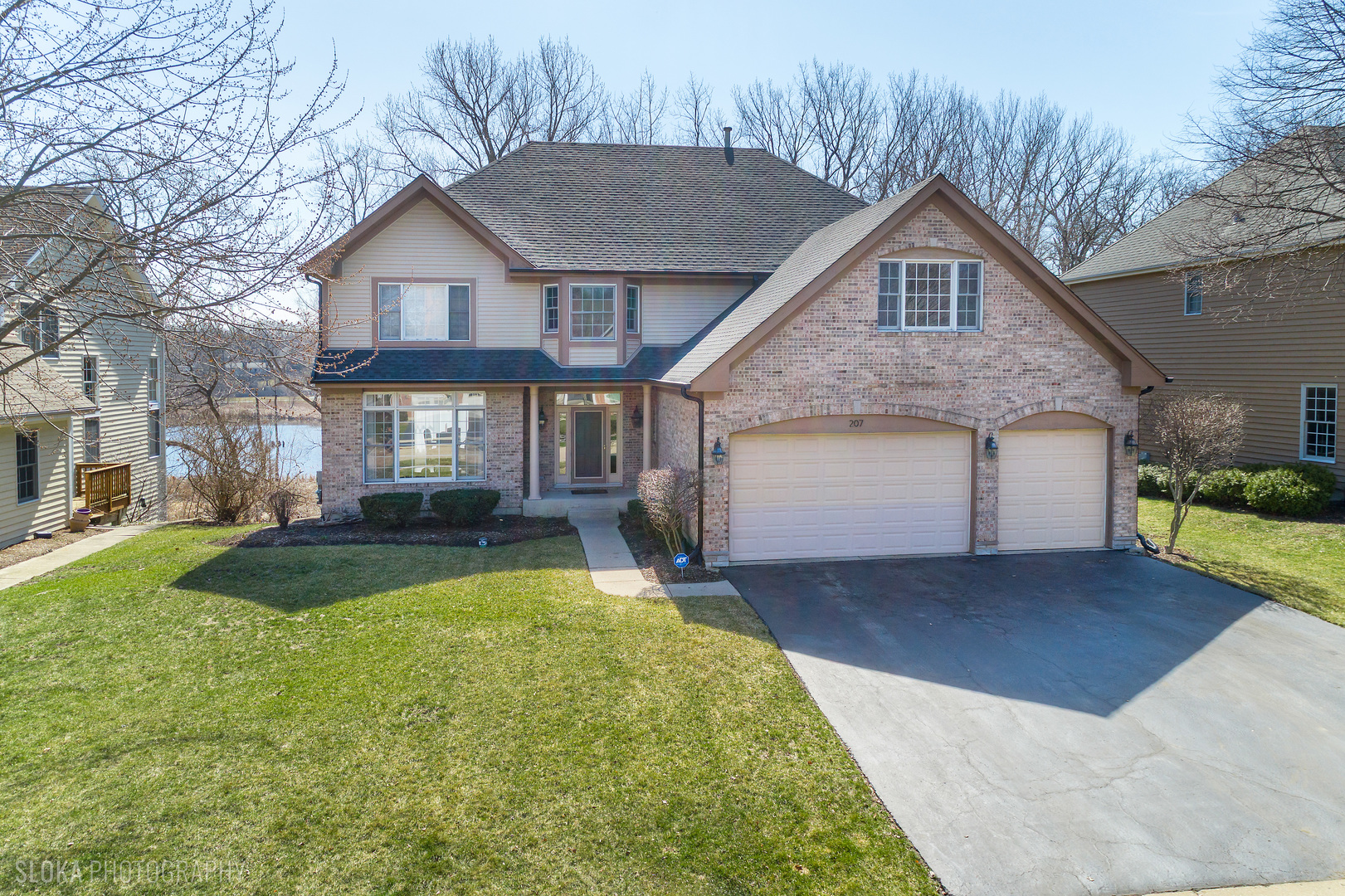 207 Lions Court, Lake Zurich, IL 60047