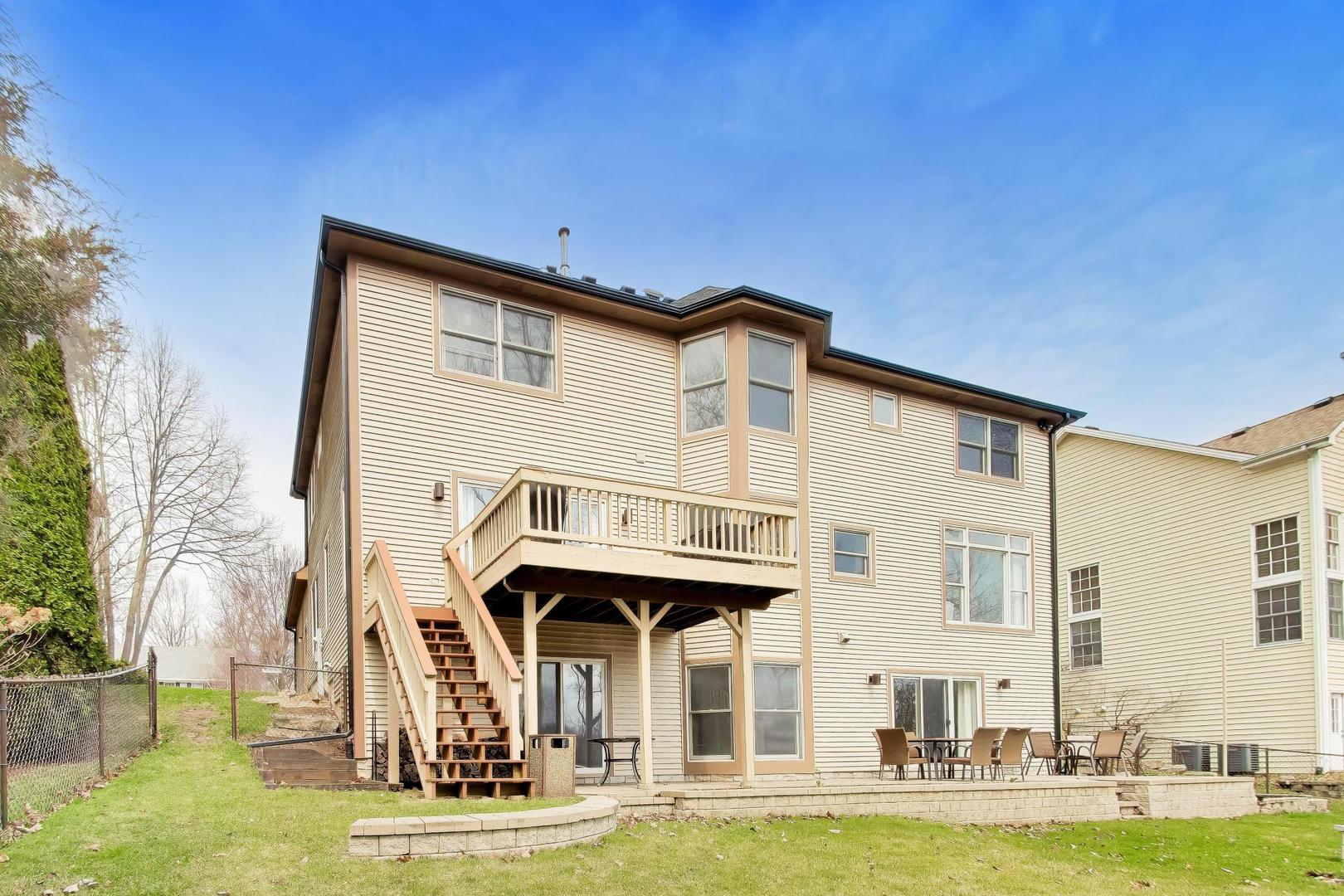 207 Lions Court, Lake Zurich, IL 60047