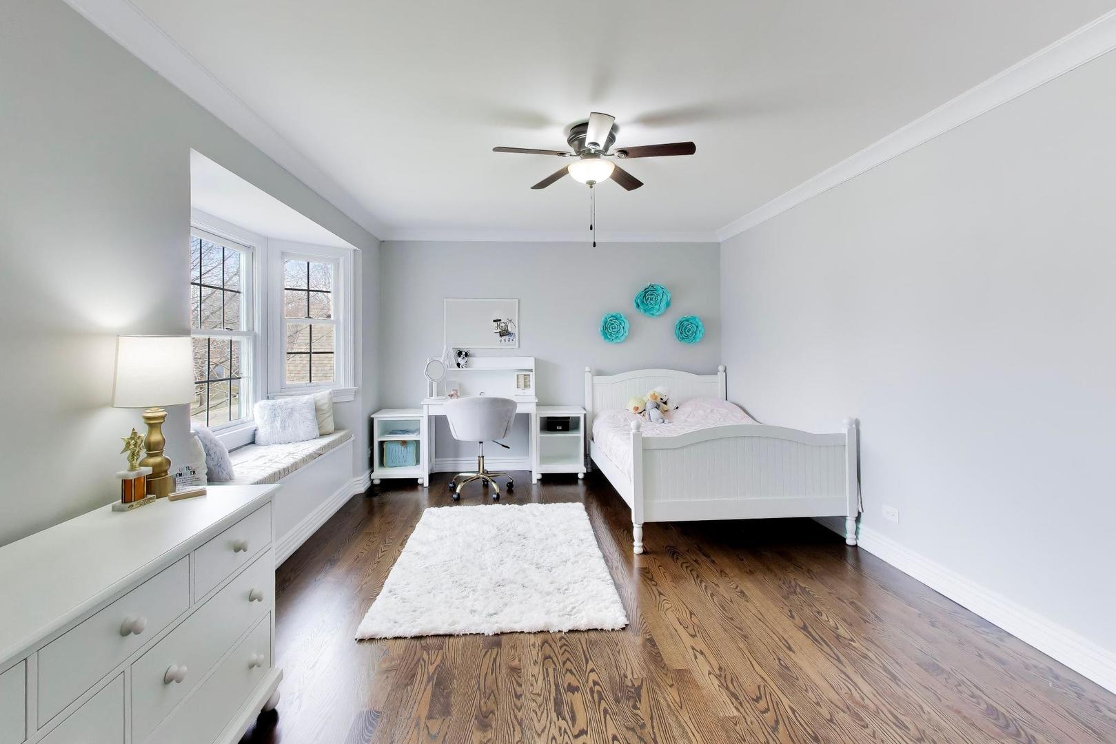 207 Lions Court, Lake Zurich, IL 60047