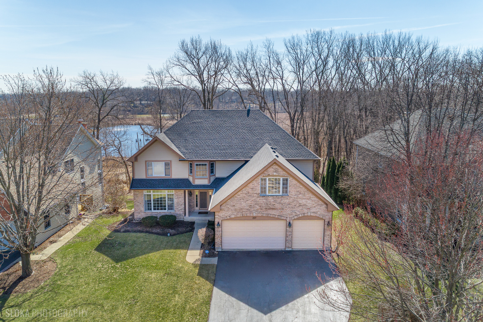 207 Lions Court, Lake Zurich, IL 60047