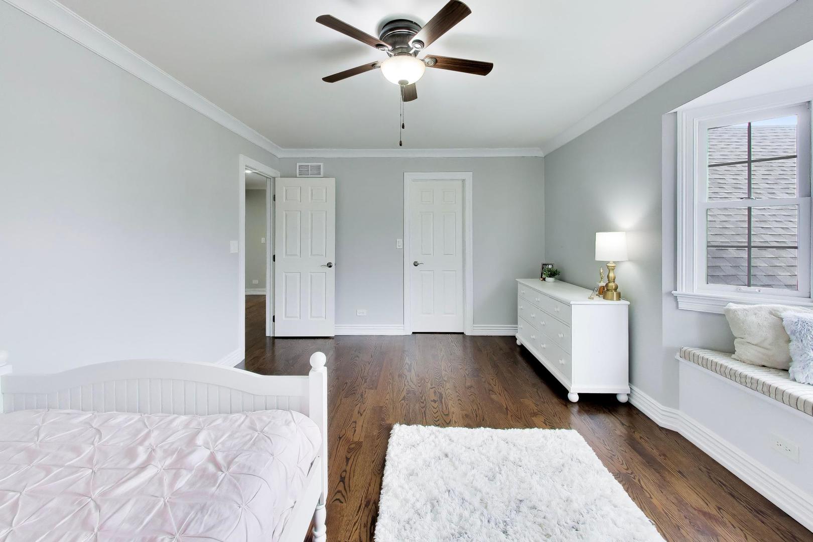 207 Lions Court, Lake Zurich, IL 60047