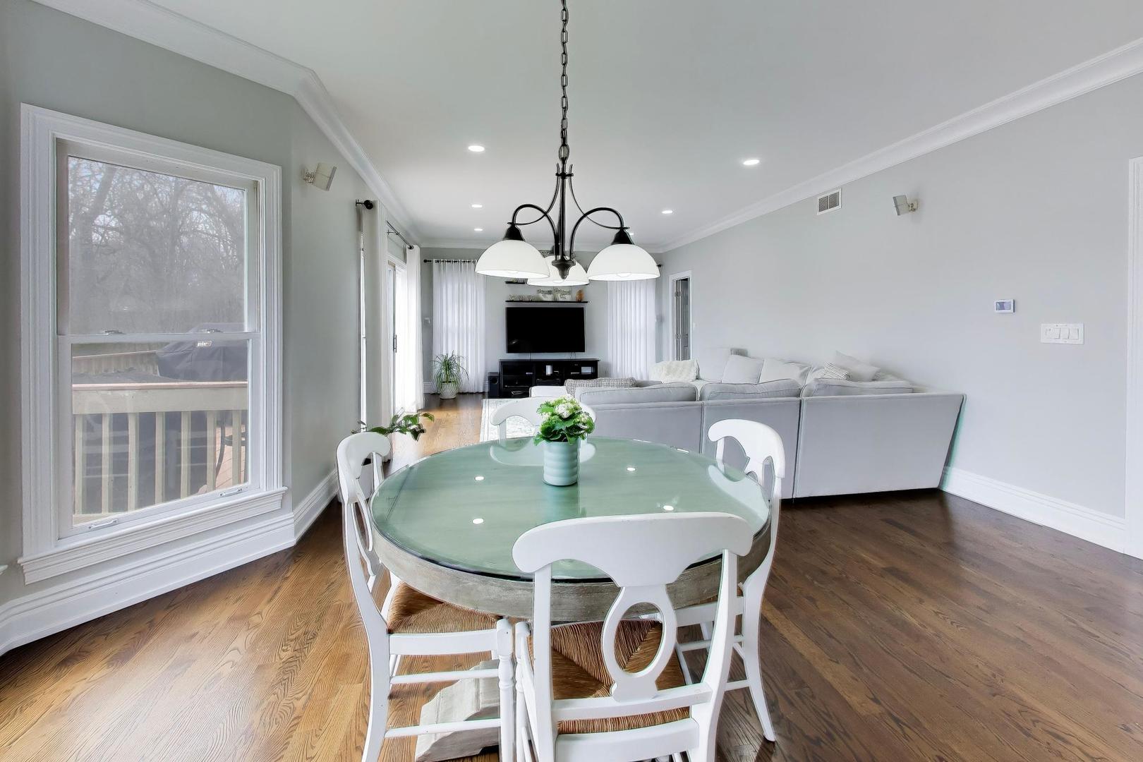 207 Lions Court, Lake Zurich, IL 60047