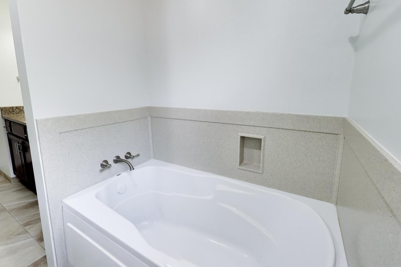 207 Lions Court, Lake Zurich, IL 60047