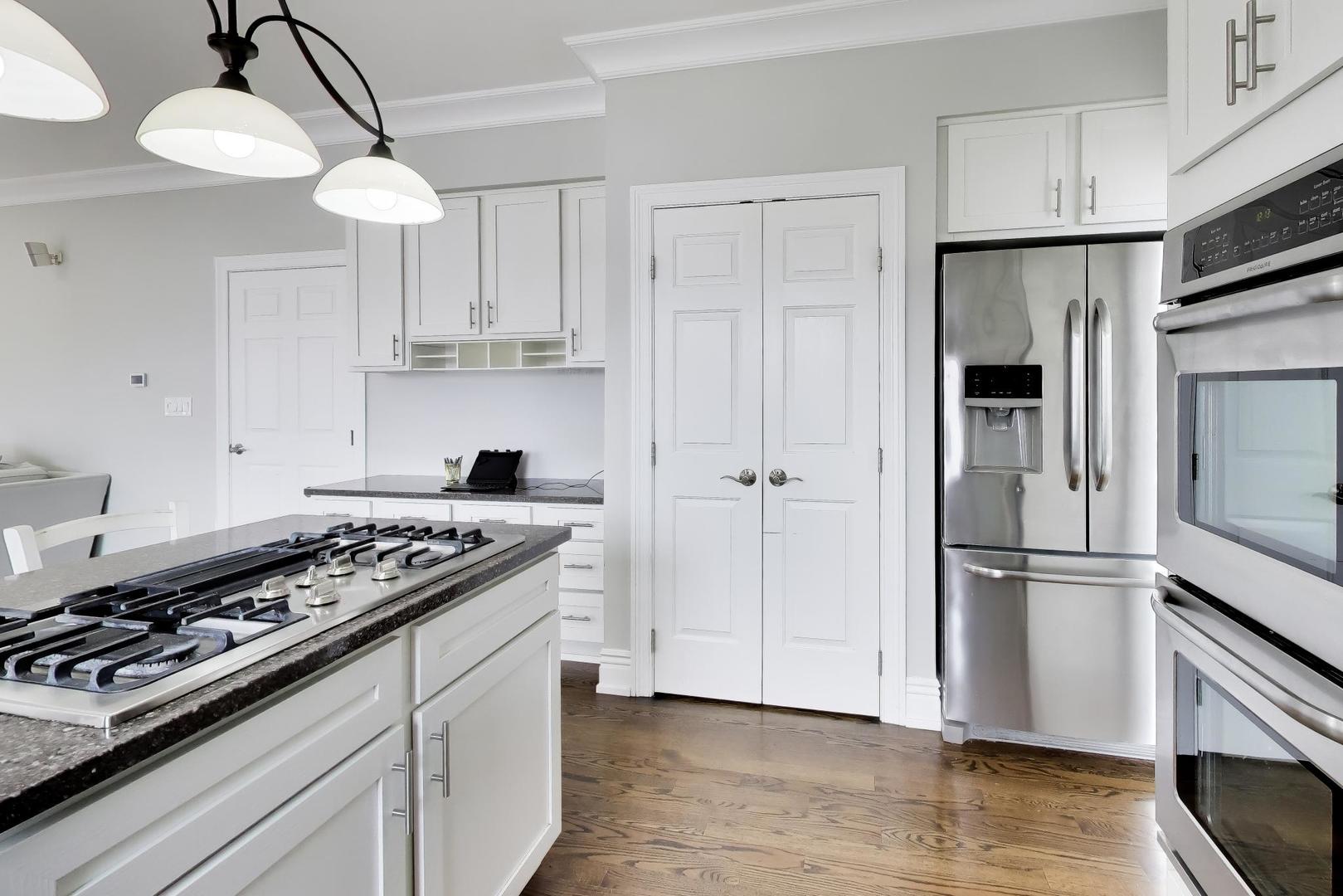 207 Lions Court, Lake Zurich, IL 60047