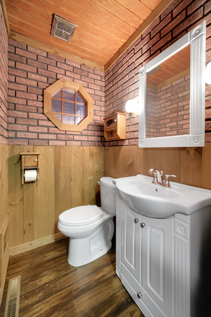 20 Chairtree Court, Putnam, IL 61560