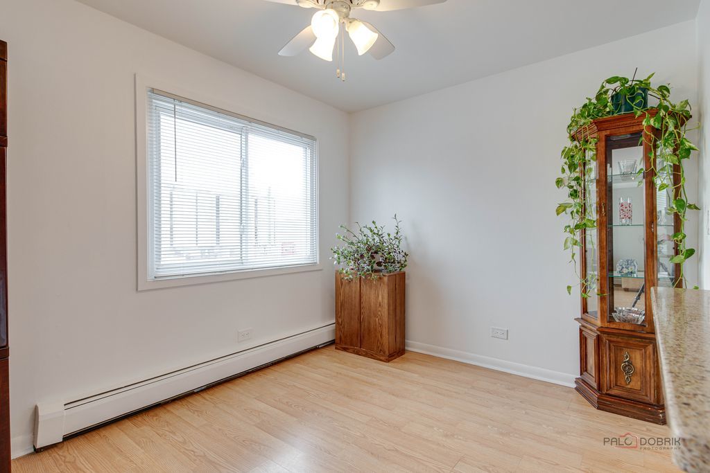 915 Graceland Avenue #2C, Des Plaines, IL 60016