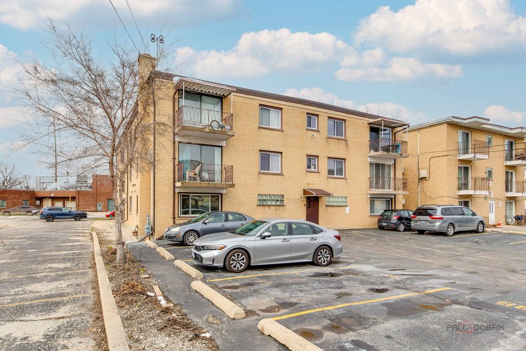 915 Graceland Avenue #2C, Des Plaines, IL 60016