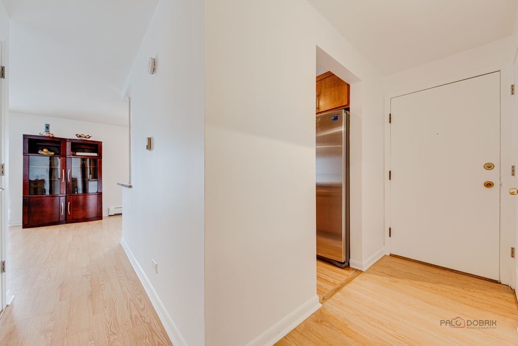 915 Graceland Avenue #2C, Des Plaines, IL 60016