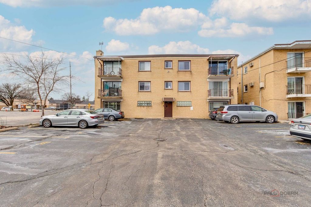 915 Graceland Avenue #2C, Des Plaines, IL 60016