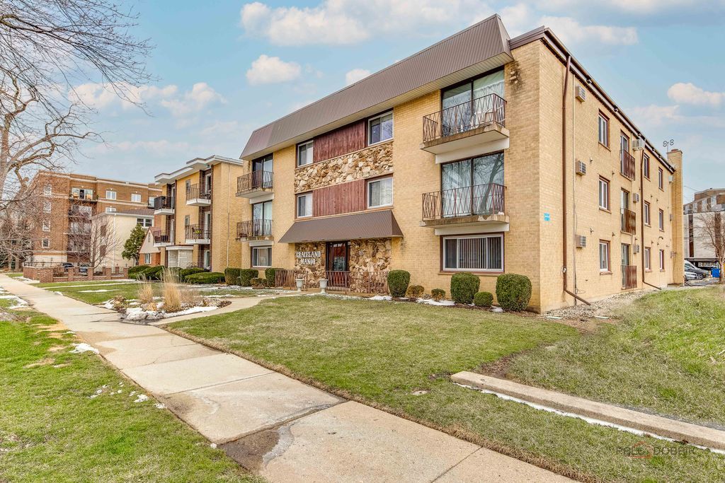 915 Graceland Avenue #2C, Des Plaines, IL 60016