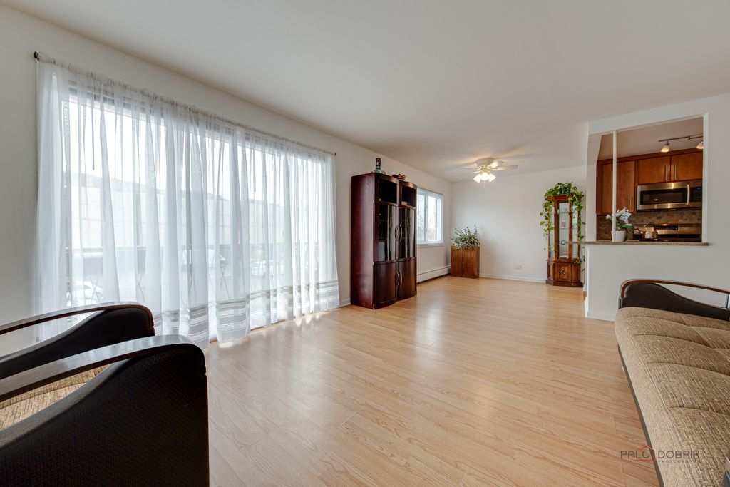 915 Graceland Avenue #2C, Des Plaines, IL 60016