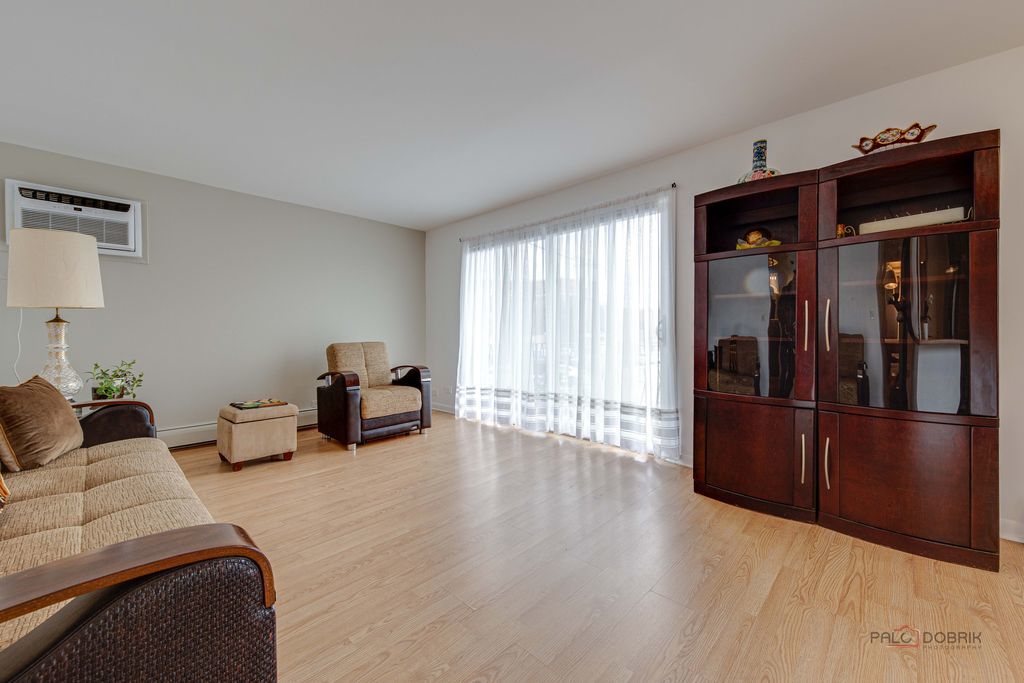 915 Graceland Avenue #2C, Des Plaines, IL 60016