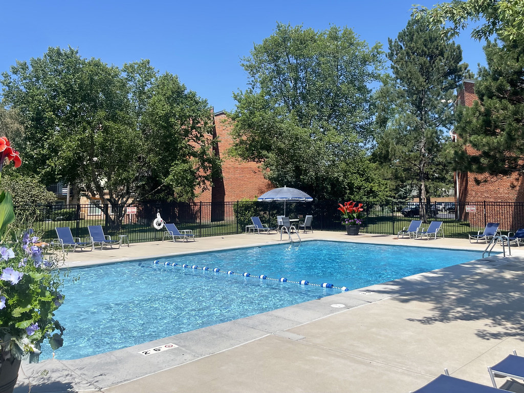 4250 W Lake Avenue #105C, Glenview, IL 60026