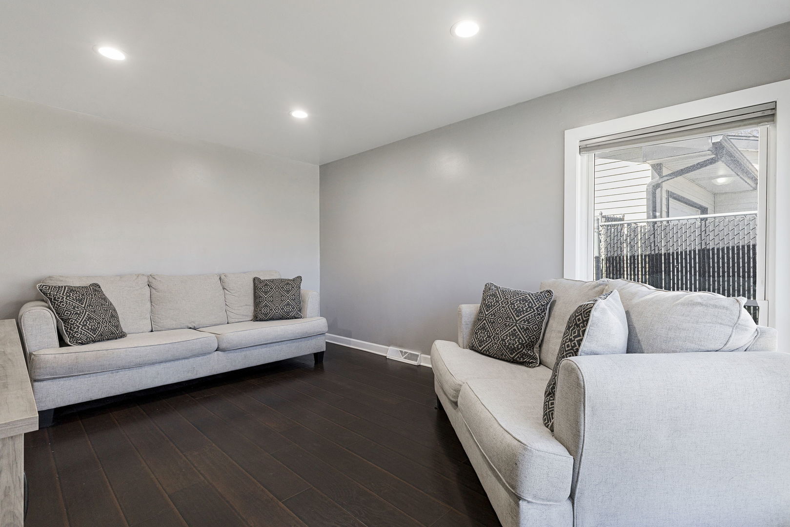 701 W Lake Park Drive, Addison, IL 60101