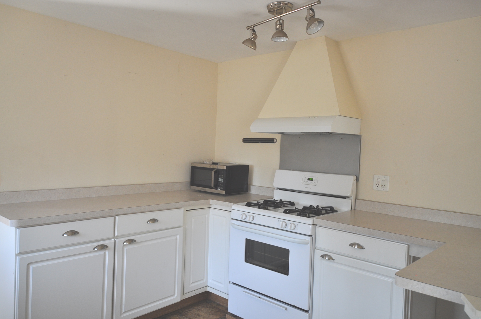 19006 Edwards Road, Antioch, IL 60002