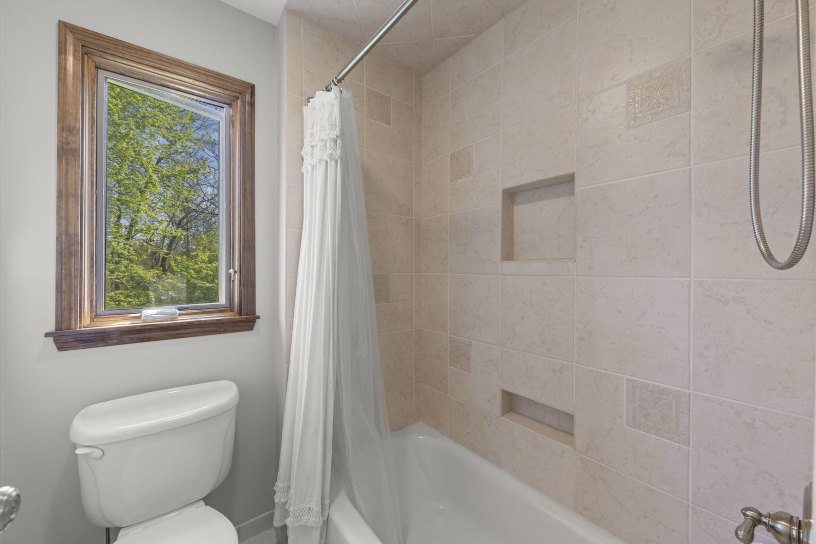 2135 Oak Hill Drive, Lisle, IL 60532