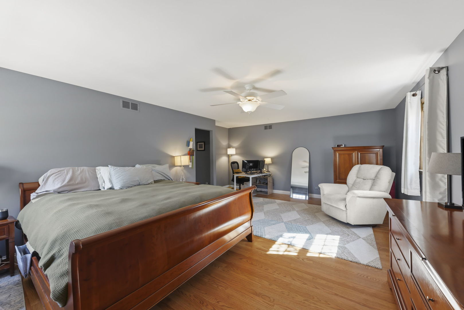 2135 Oak Hill Drive, Lisle, IL 60532