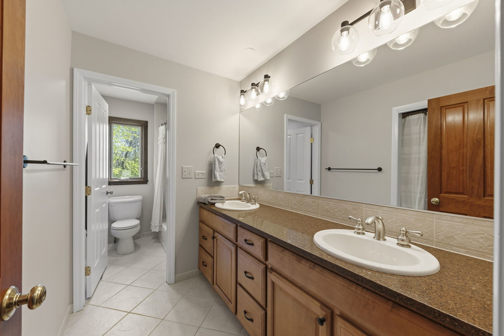 2135 Oak Hill Drive, Lisle, IL 60532