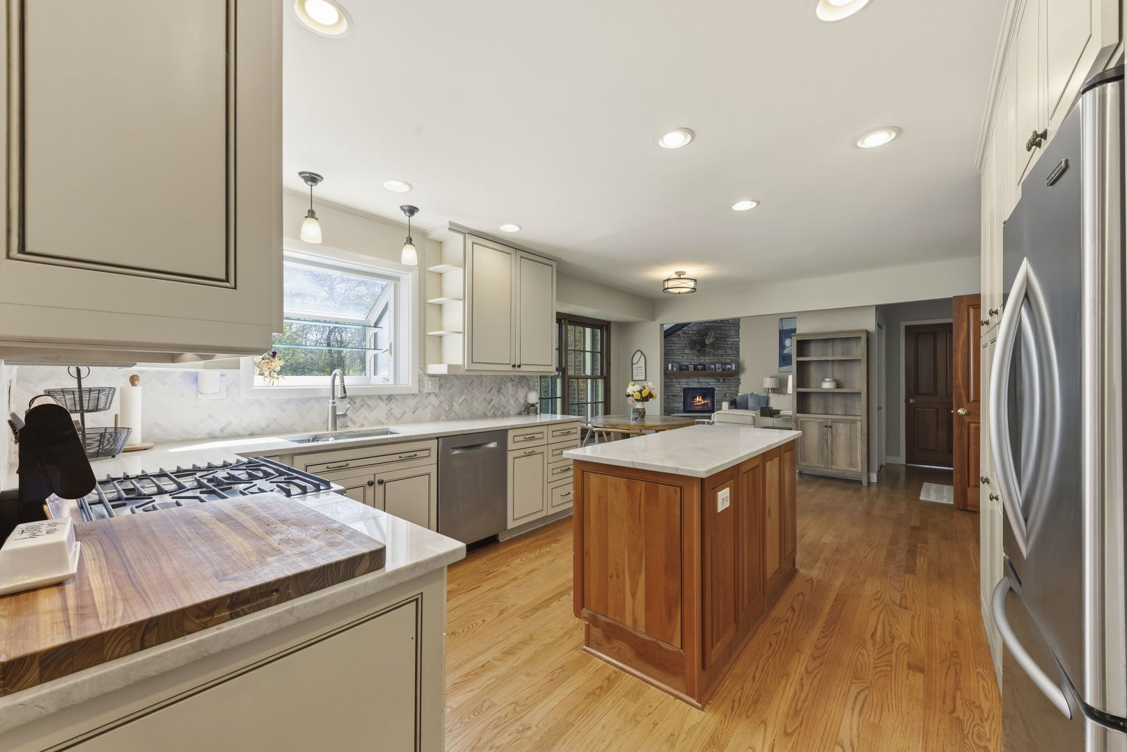 2135 Oak Hill Drive, Lisle, IL 60532