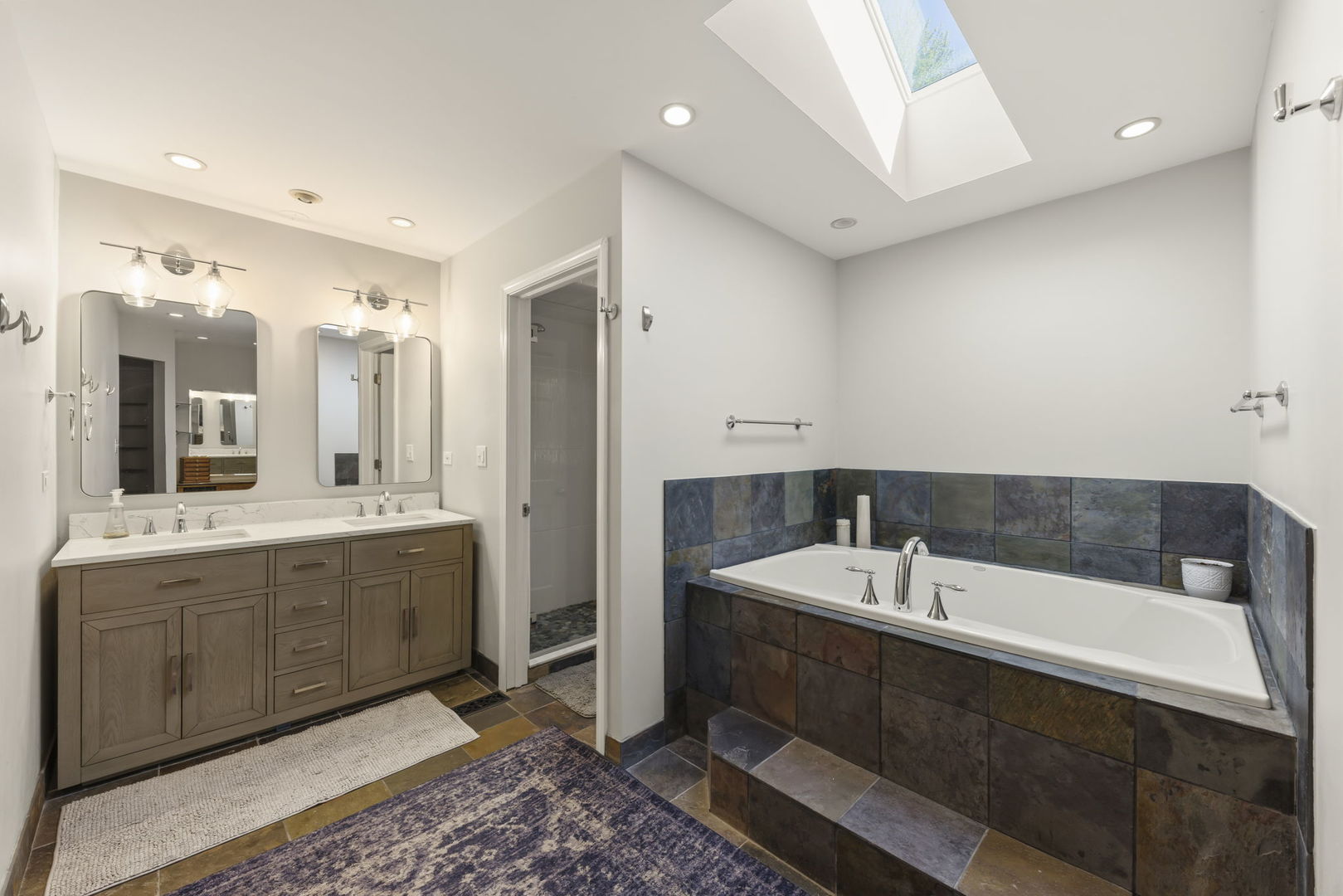 2135 Oak Hill Drive, Lisle, IL 60532